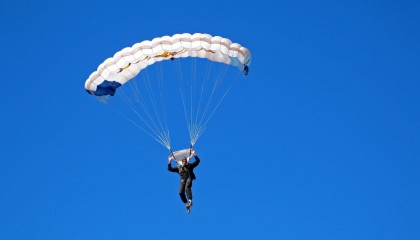 爱游戏智能体验-尼斯客场战胜摩纳哥，取得关键三分，尼斯和摩纳哥是什么德比