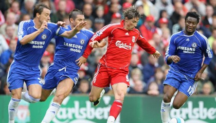 爱游戏电竞-正在发生的精彩足球赛事，谁将笑到最后？，足球赛事精彩瞬间