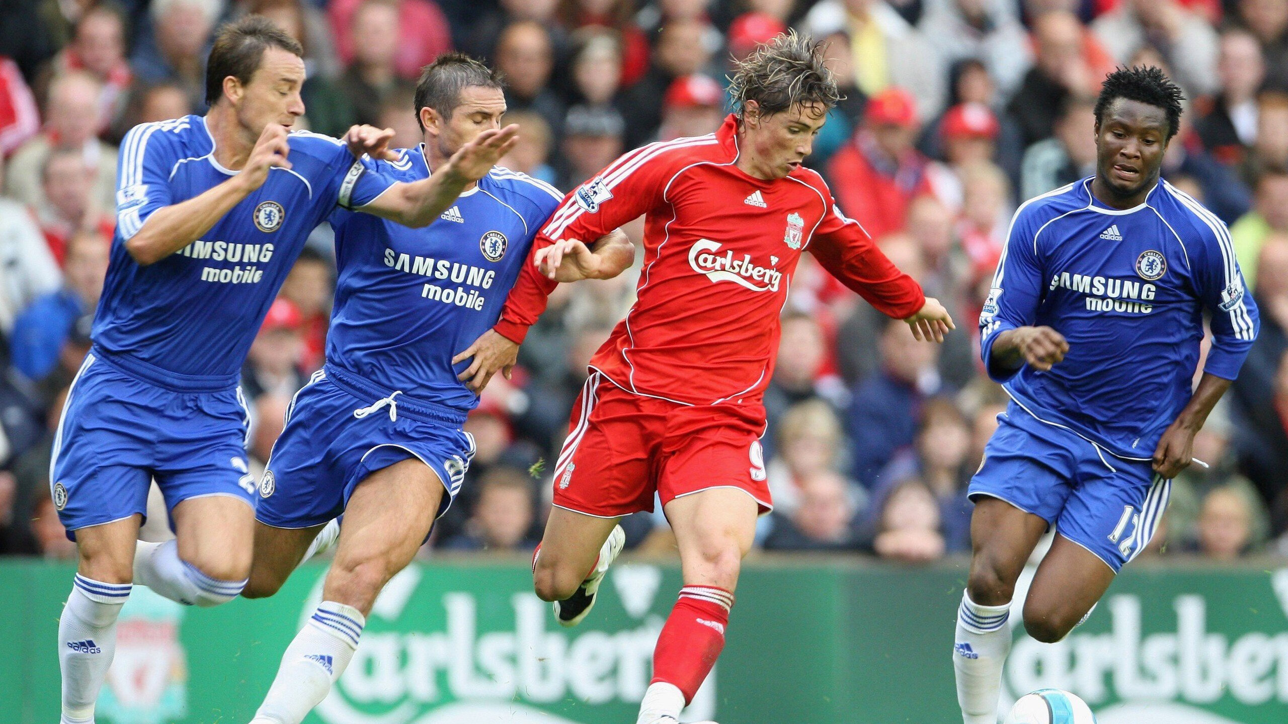 正在发生的精彩足球赛事，谁将笑到最后？，足球赛事精彩瞬间